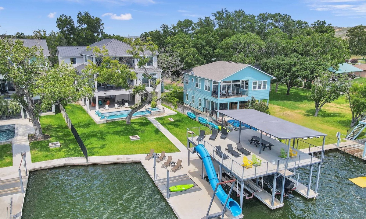 Kingsland House | Rolling Waves Haven | Concierge Services Available