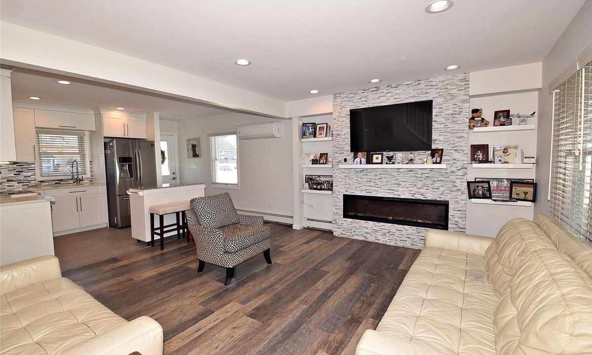 Levittown House | Romance Vacation Sweet Home