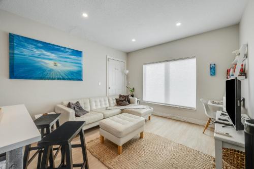 Cocoa Beach House | Romantic 1BR Cottage, 1 block from the Beach, 3 min Walk to Downtown