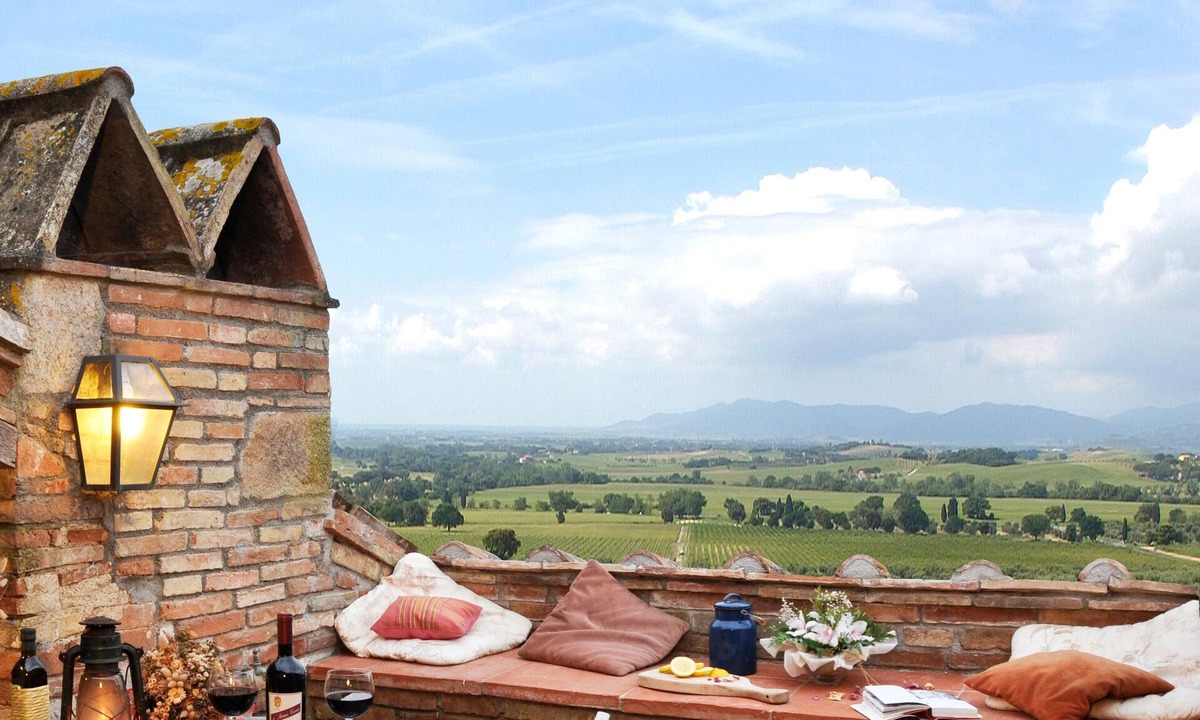 Roccastrada House | Romantic and Panoramic apartment in historic organic farm, with swimming pool