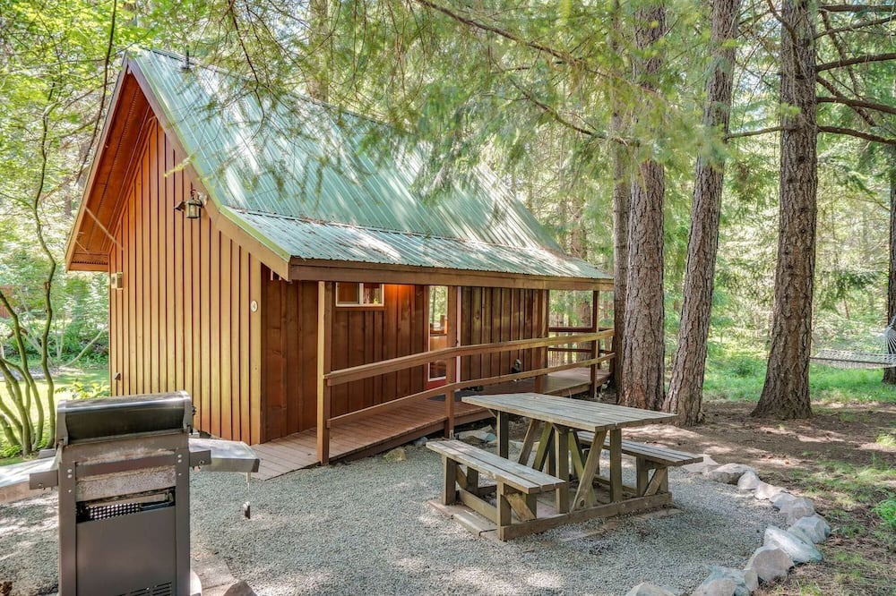Trout Lake Cabin | Romantic and Secluded Cabin Rental for Couples' Getaway near Mount Adams, Washington