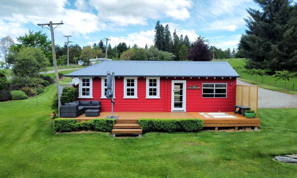 Danseys Pass House | Romantic B&B Cottage Getaway on a Farm in the Countryside near Oamaru, South Island