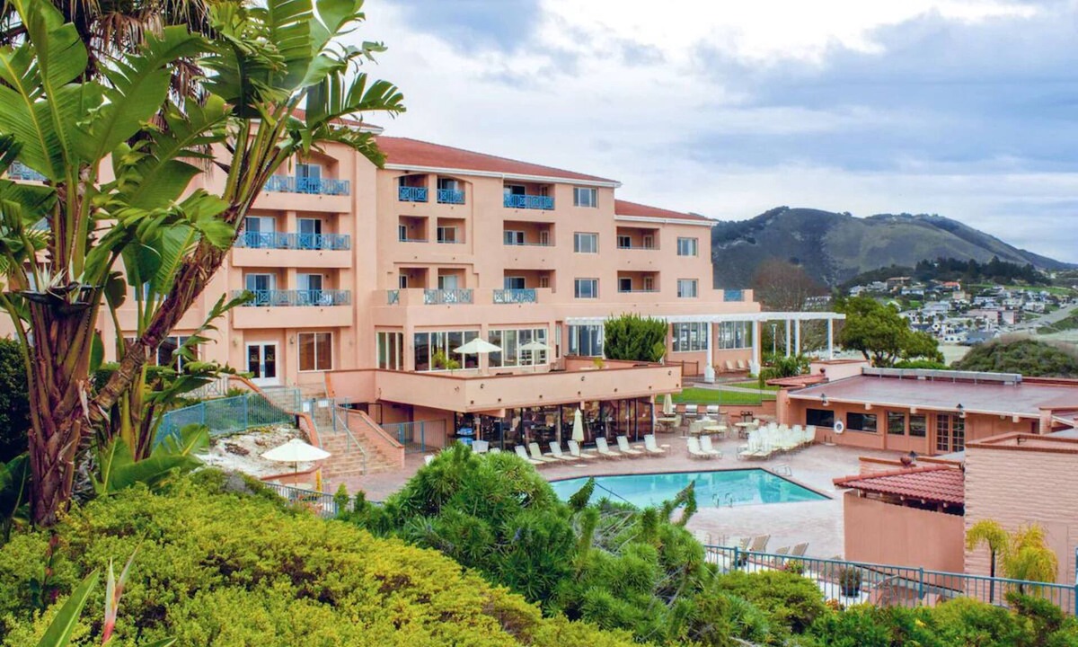 Avila Beach Hotel | Romantic Beach Escape! Outdoor Pool, Gym, Free Parking! Near Avila Beach Pier!