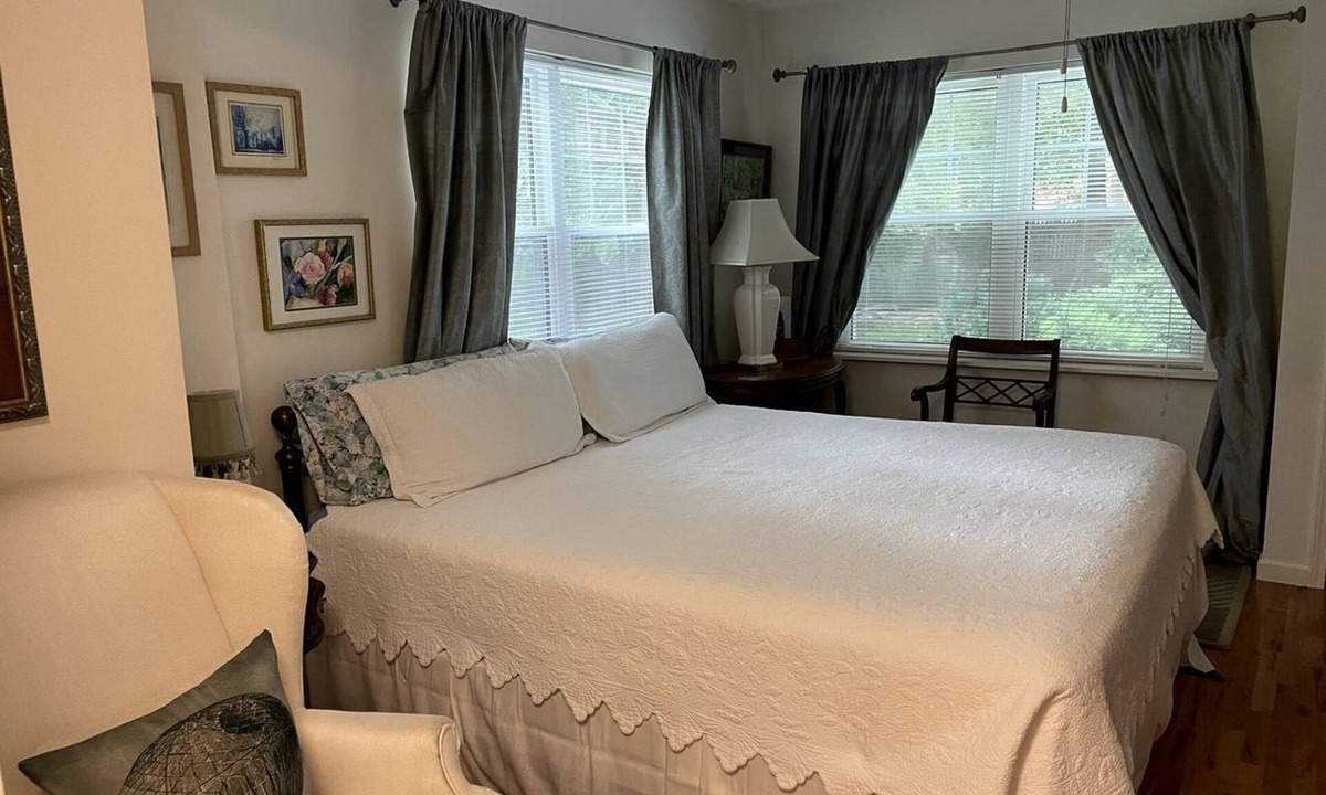 Elkhorn House | Romantic Bed and Breakfast Getaway with an Indoor Pool near Lake Geneva, Wisconsin