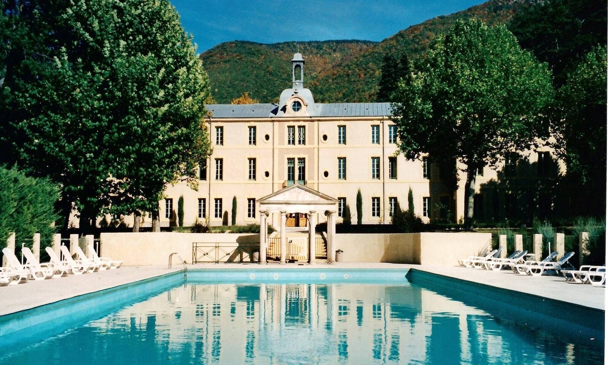 Montbrun-les-Bains Apartment | Romantic Château Stay Rhône