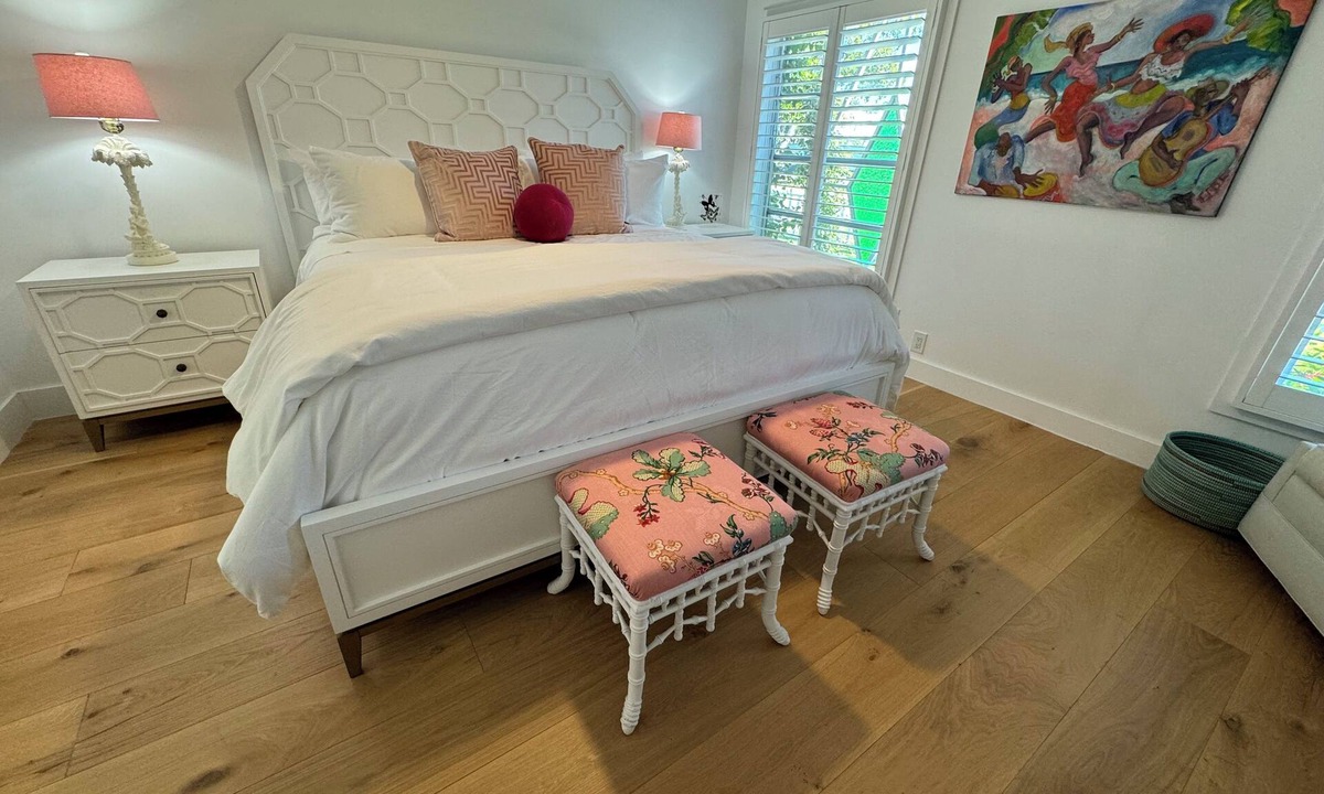 Old Naples Cottage | Romantic Cottage -2 Blocks to the Beach, 5th Street and 3rd Ave. S - Cottage B
