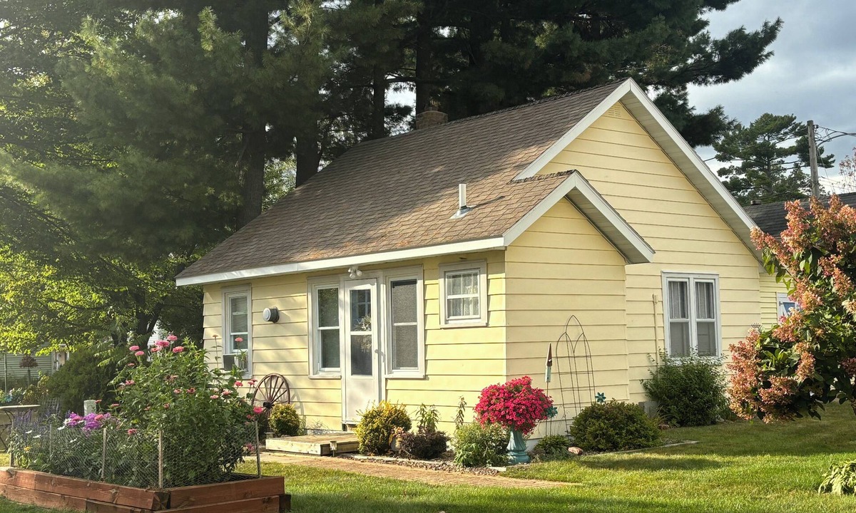 Chetek Cottage | Romantic cottage+Boating with dock, + ATV trails + Fishing+ .5 mile to downtown!