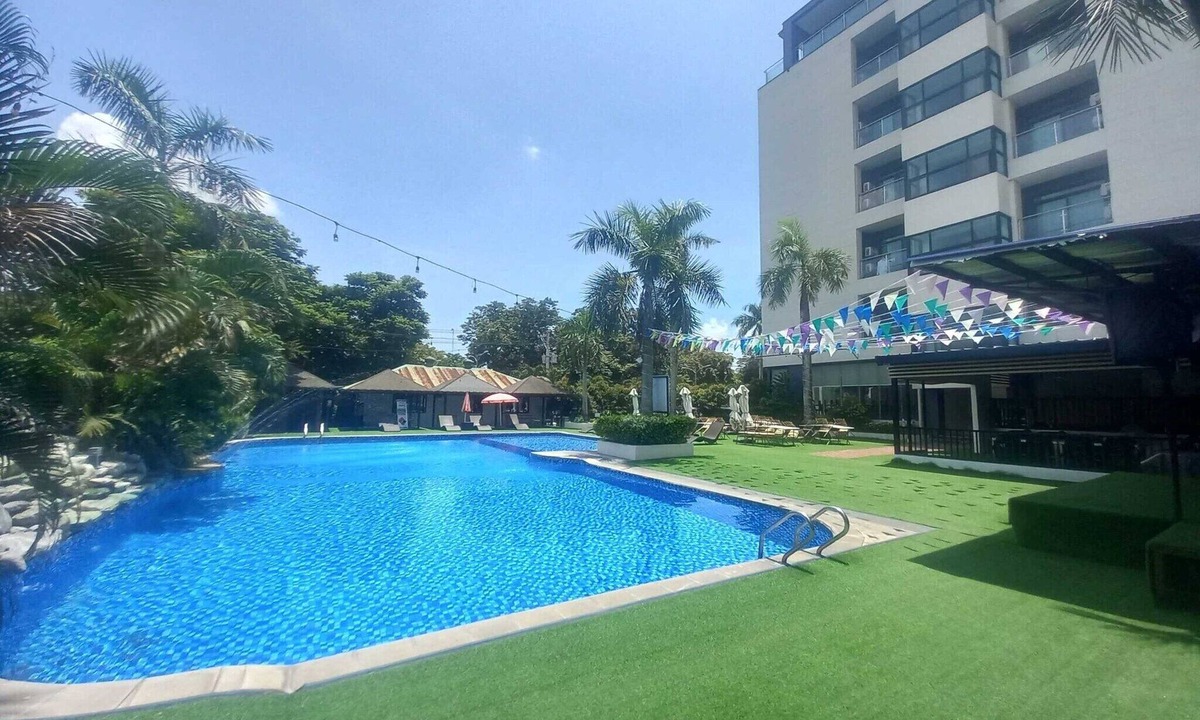 Angeles City House | Romantic Double Hideaway at Sunday Hevea Resort