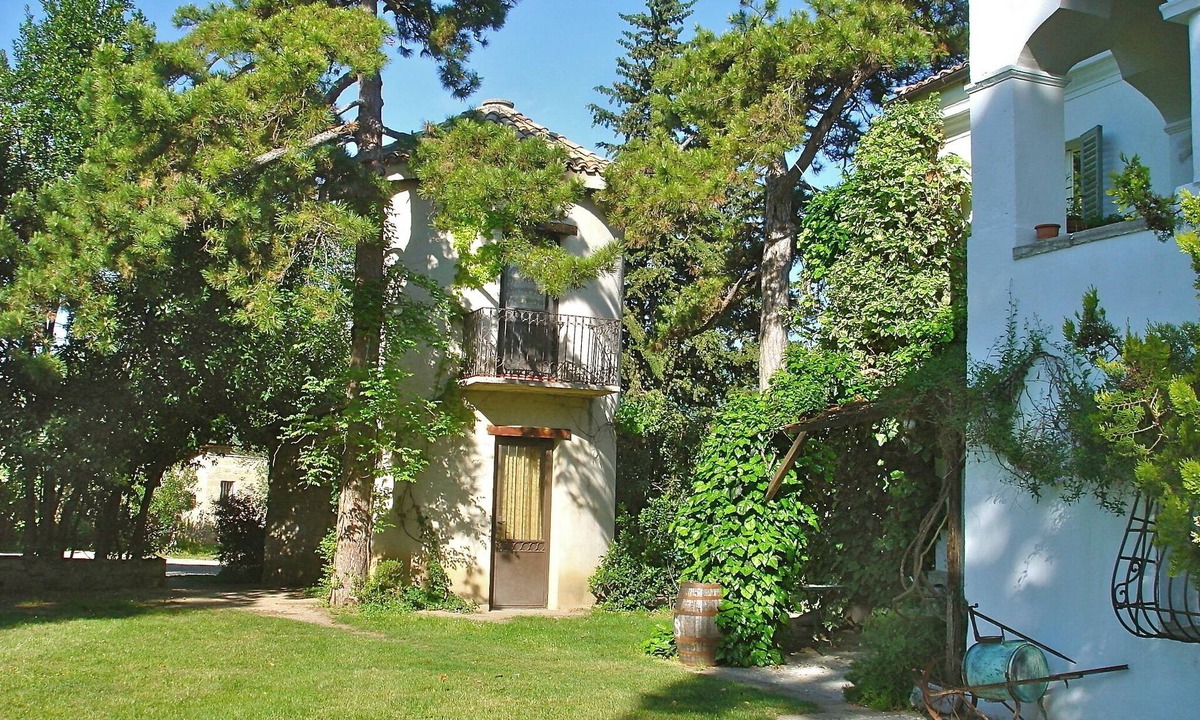 Tocco da Casauria House | ROMANTIC ESCAPES: small Tower in the gardens between mountains and beaches, pool