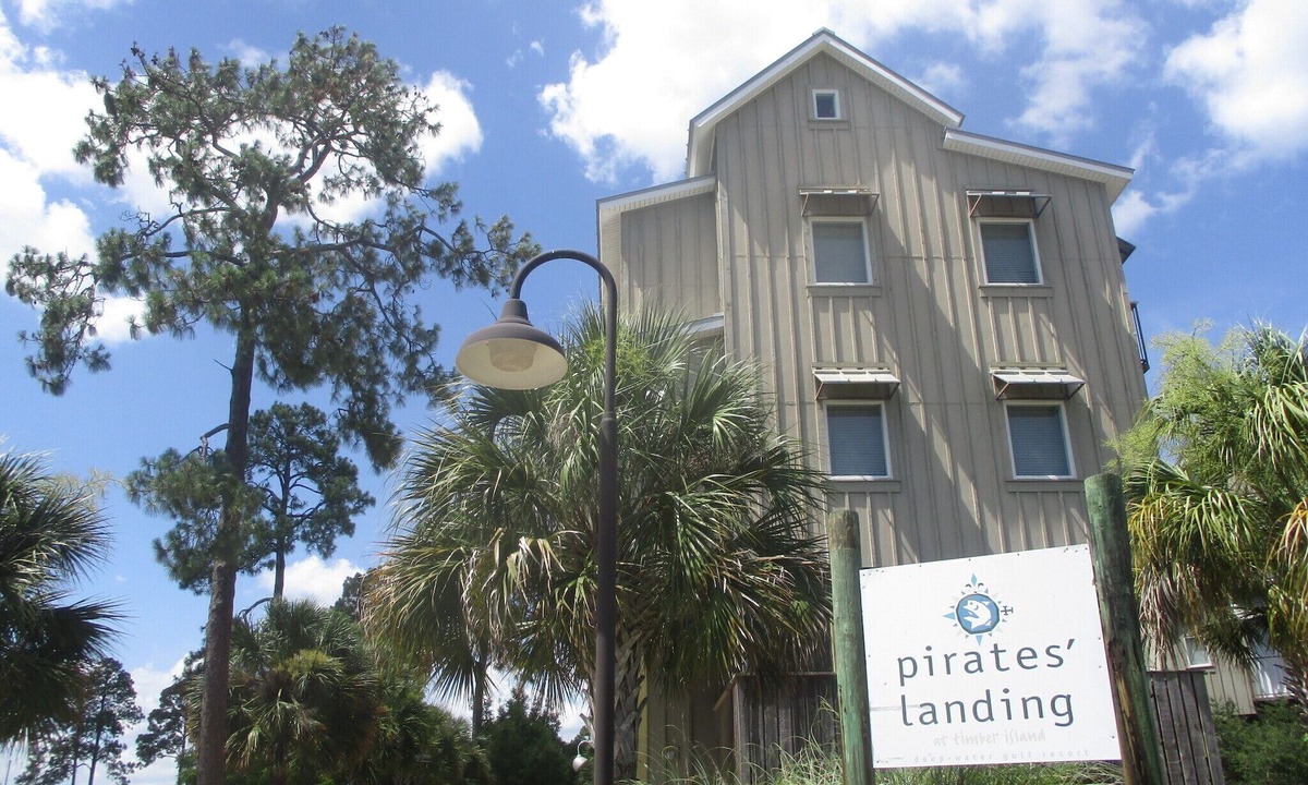 Carrabelle Condo | Romantic Escape For Captain & 1st Mate