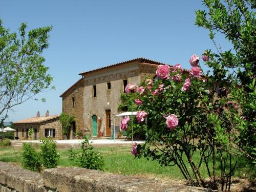 Sorano House | Romantic Farmhouse with Pool