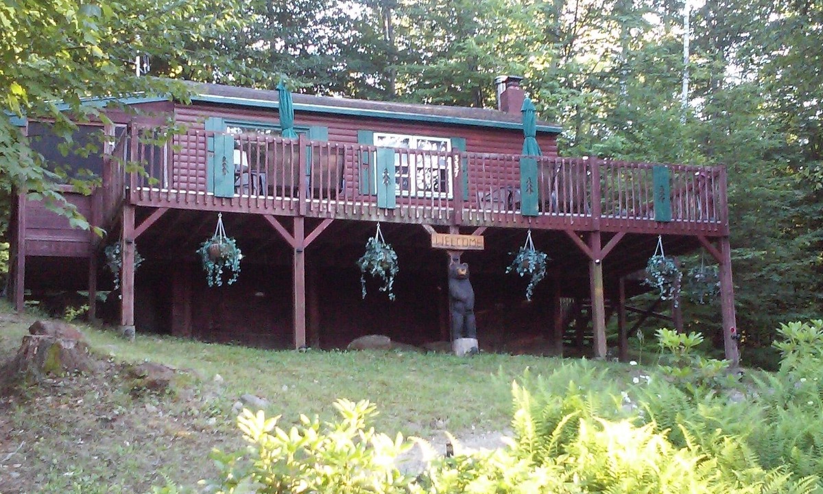 Gilmanton Cabin | Romantic getaway, private cabin overlooking Sawyer Lake WIFI, TV, AC, Heat