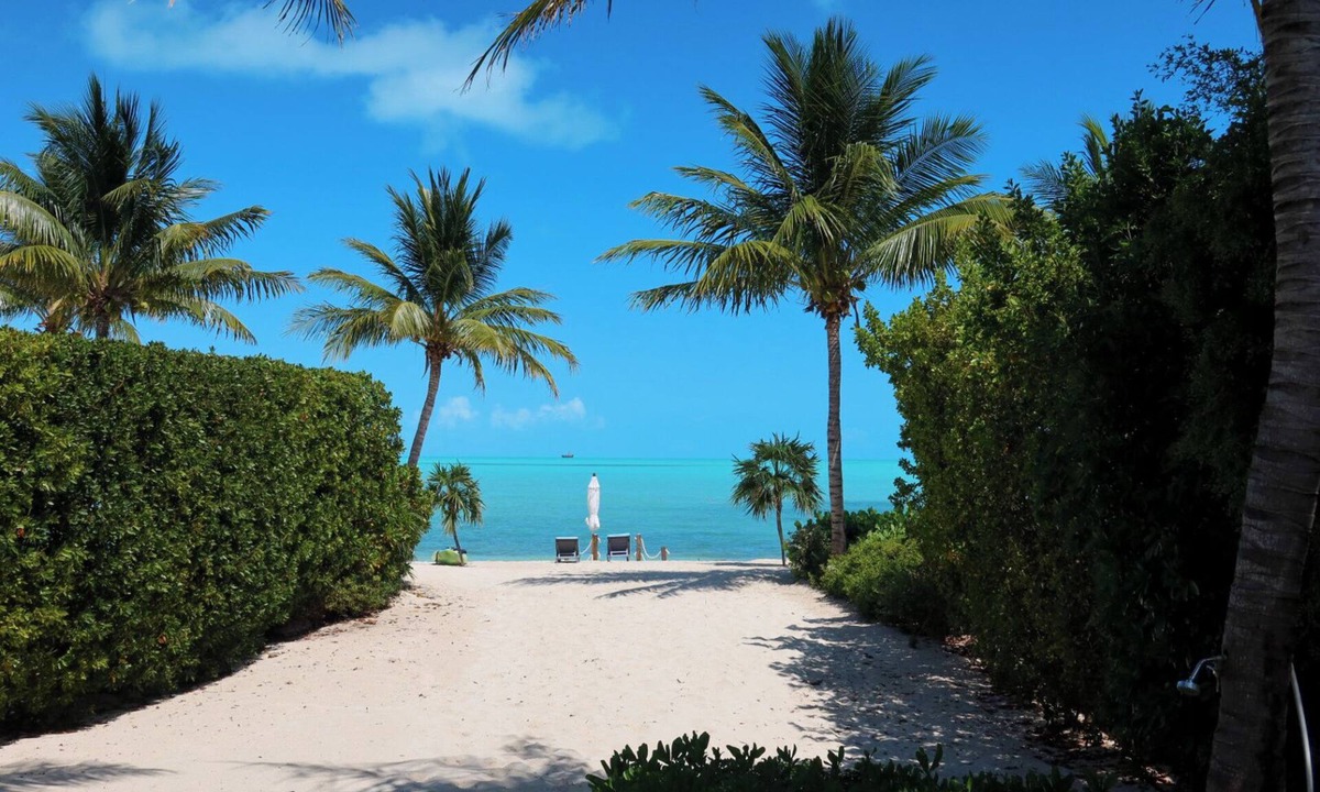 Long Bay House | Romantic Getaway, LOWEST DENSITY on the Island, STAND ALONE BUNGALOWS!