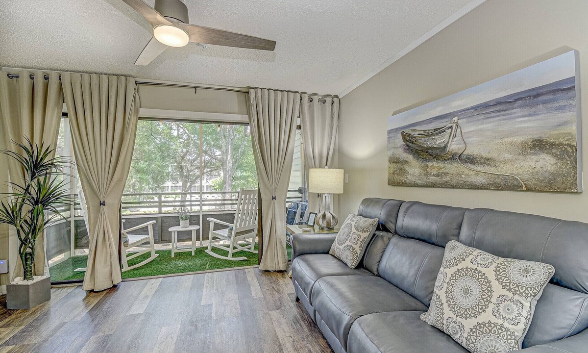 Briarcliffe Acres Condo | Romantic Getaway with WIFI, 2 fireplaces, 3 minute walk to beach!