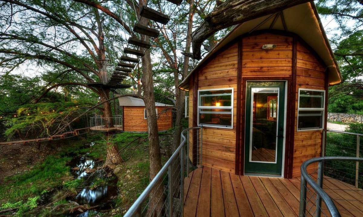 Spicewood RV Rental | Romantic Getaways in Fully-Equipped Tree House Rental in Spicewood, Texas
