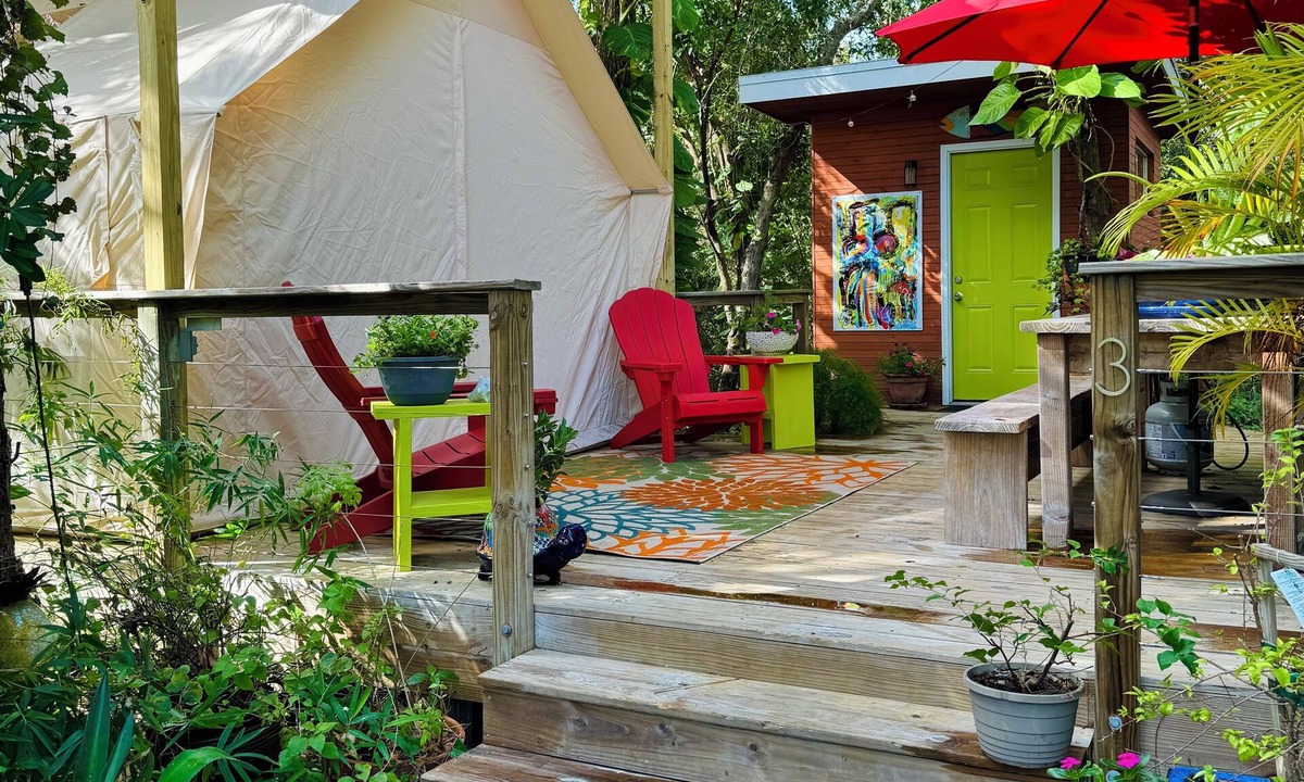 Lutz House | Romantic Glamping Tent/Tiny House Garden Retreat
