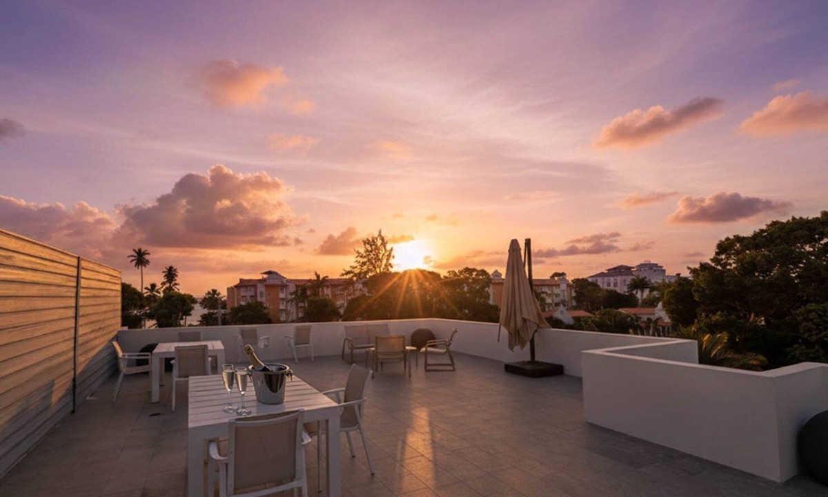 Little Battaleys Apartment | Romantic Island Retreat | Resort Pool & Sunset Rooftop