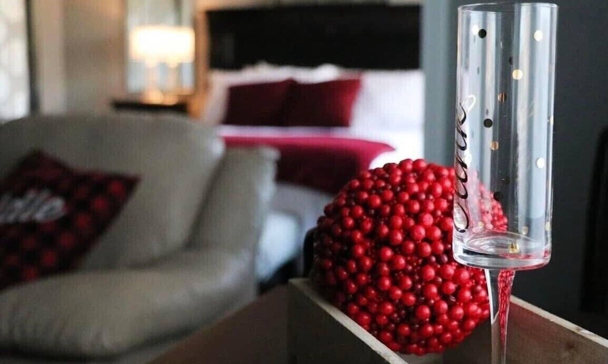 St. Joseph House | Romantic king suite located 15 minutes from U of I
