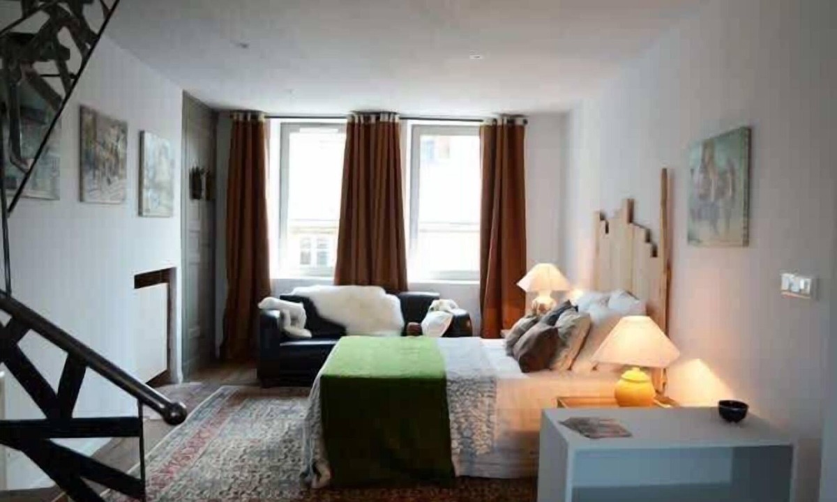 Dun-le-Palestel Apartment | Romantic Loft Escape with Garden View & Free Parking