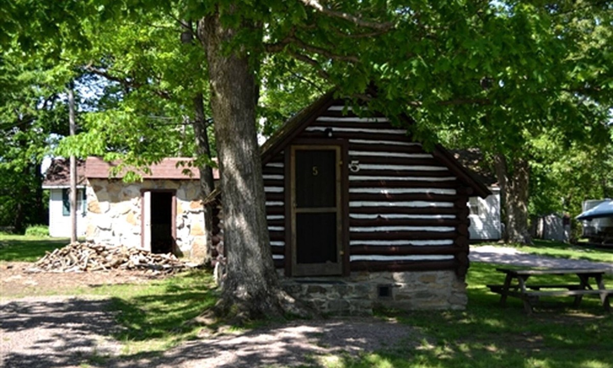 Markleysburg Cabin | Romantic Log Cabin for Two near Youghiogheny River Lake in Pennsylvania