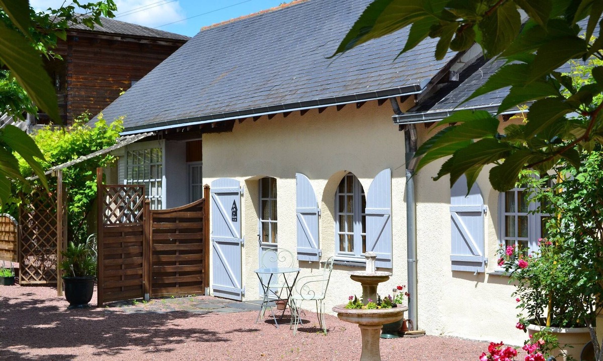 Brion House | Romantic Loire Hideaway