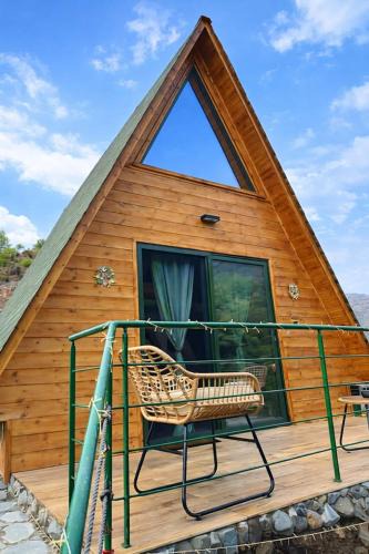 Arakapas Apartment | Romantic Mountain Cabin with Swimming Pool Access