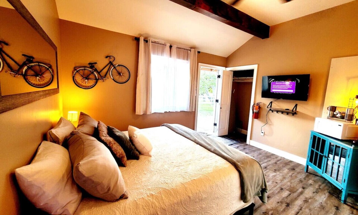 Silt Cottage | Romantic Mountain Retreat @ 21-Acre Ranch Event Venue Luxury & Stunning Views #4