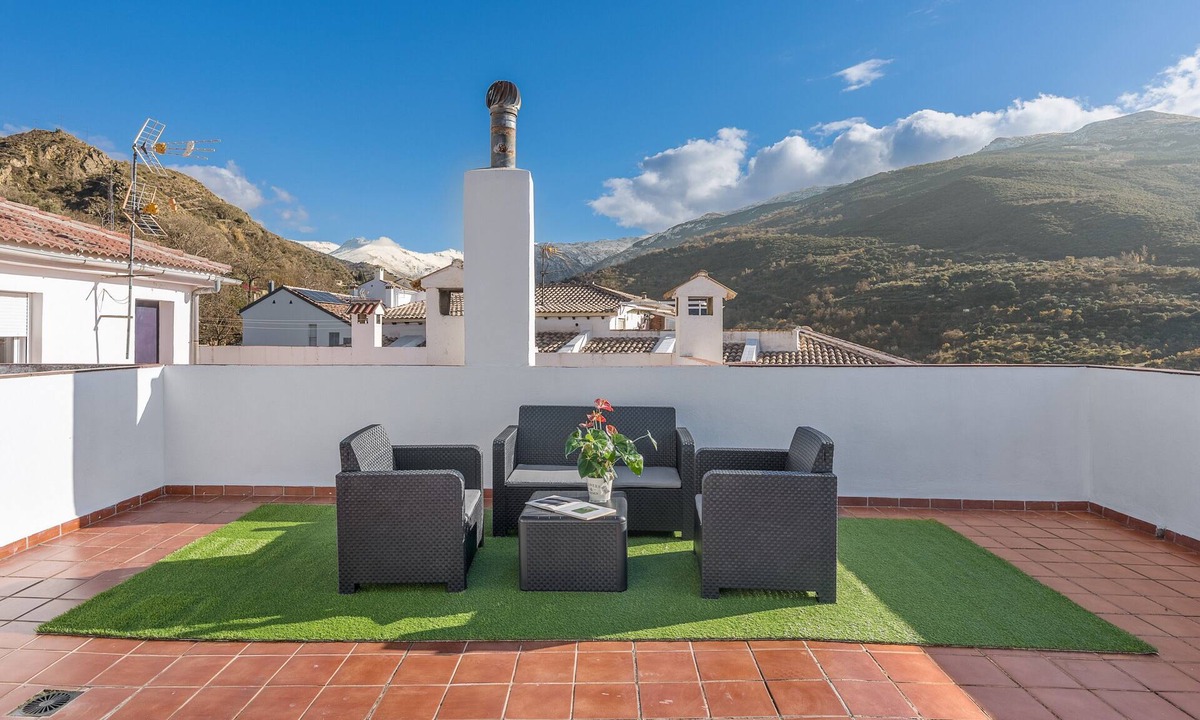 Guejar Sierra Apartment | Romantic Nest with Sierra Nevada Views and Stunning Sunsets