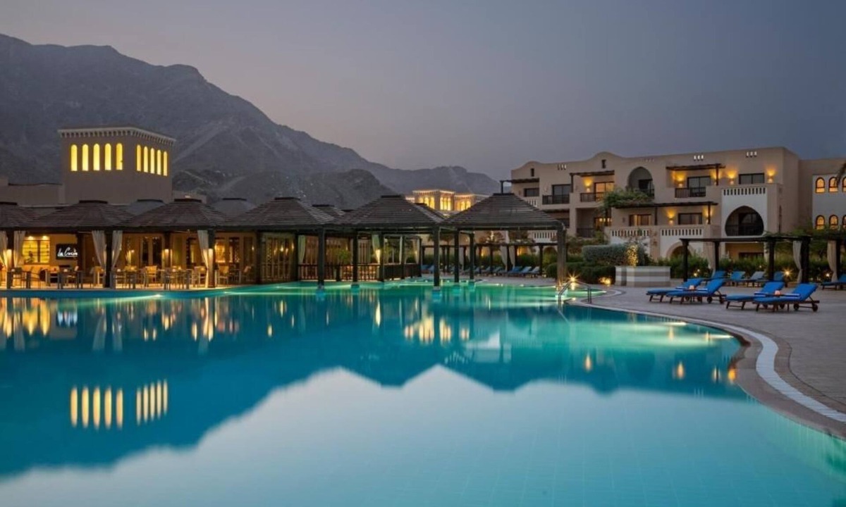 Al Aqah Hotel | Romantic Ocean Views Getaway Close to Snoopy Island Adventures and Local Gems