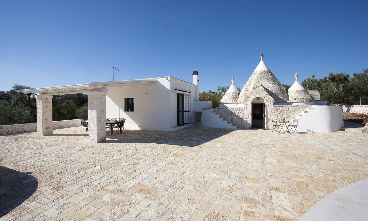Ceglie Messapica Villa | ROMANTIC OR FAMILY RENTAL