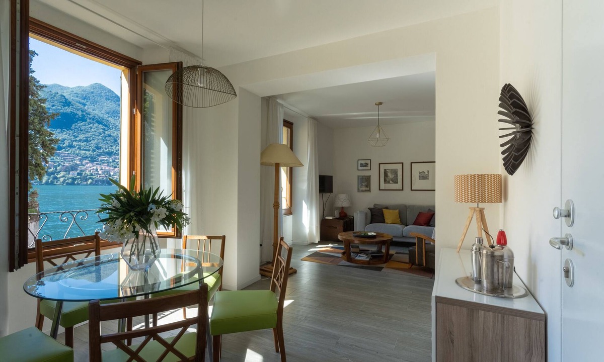Carate Urio Apartment | Romantic Pier - Two Bedroom Apartment, Sleeps 4