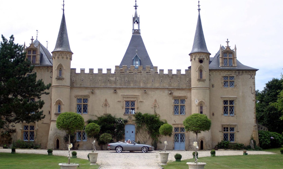 Vieuzos House | Romantic Private Chateau Apartment in Beautiful French Countryside