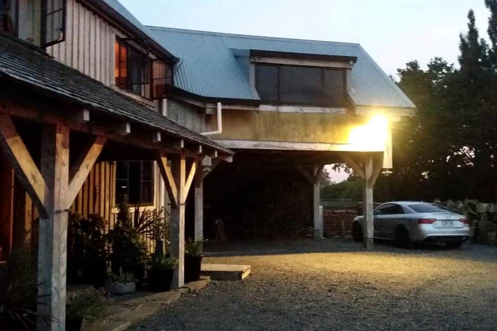 Waharoa House | Romantic Retreat for Two in Peaceful Setting near Tauranga, North Island