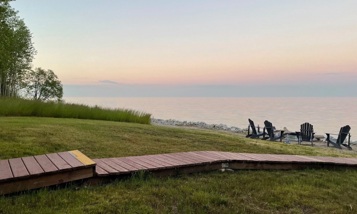 Algoma House | Romantic Retreat- Luxury Algoma Lakehouse, 310ft of private shore, Fire pit!