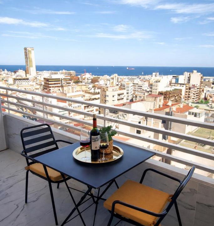 Ensanche Diputacion Apartment | Romantic Sea View Studio with Jacuzzi in Alicante Center