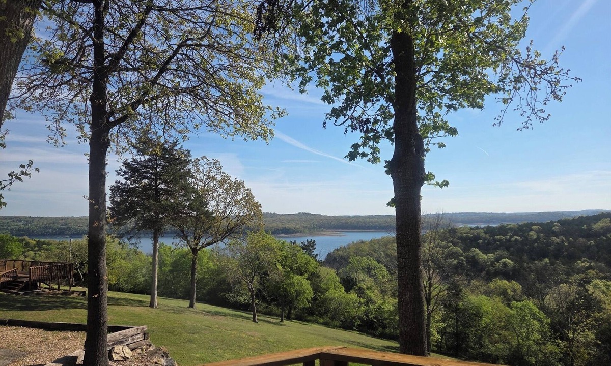Mountain Home Cottage | Romantic Seclusion Lake Norfork Cottage 10 w/Jacuzzi at Teal Point Resort w/private lake access