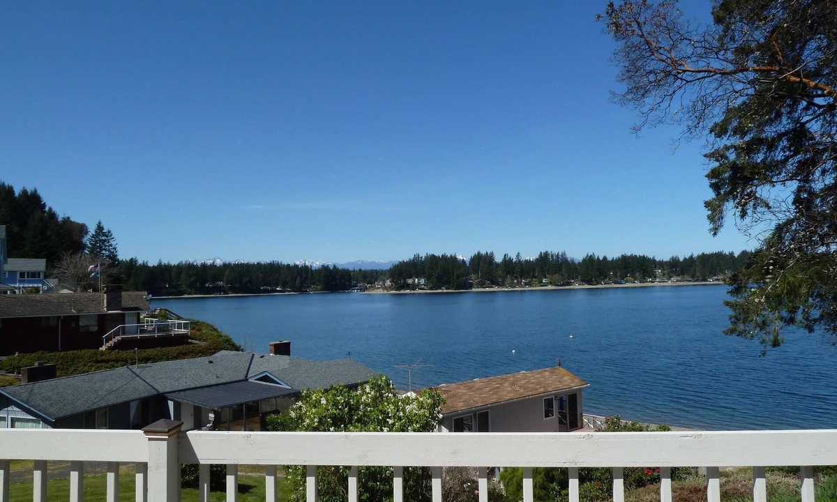Allyn-Grapeview House | Romantic Stretch Island Waterfront View Cottage w/Hot Tub and Easy Beach Access