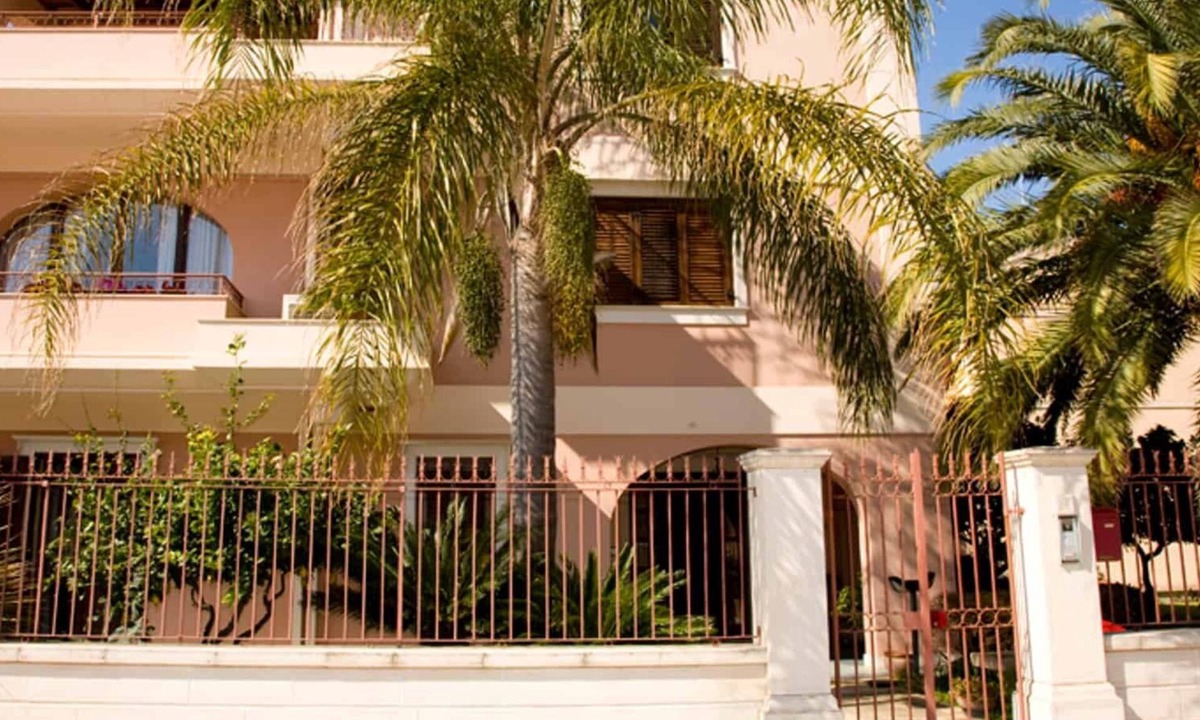 Pozzallo Apartment | Romantic studio apartment in Villa