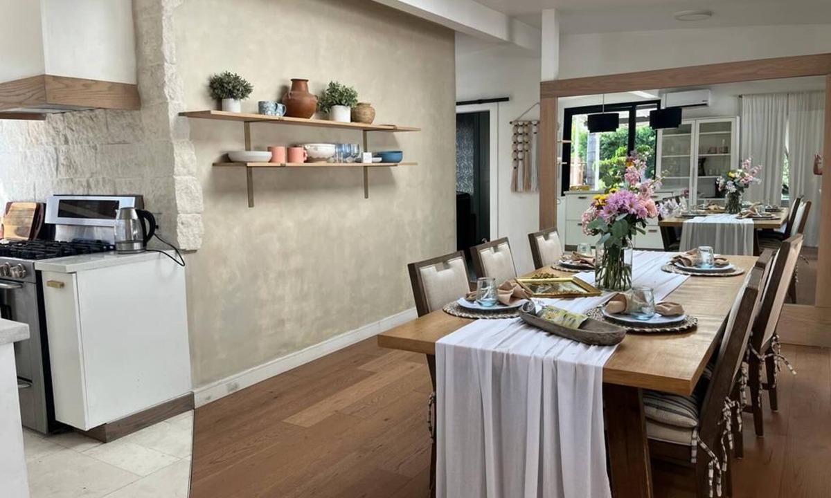 North Long Beach House | Romantic style El y Ella home. Cozy family- sized . .