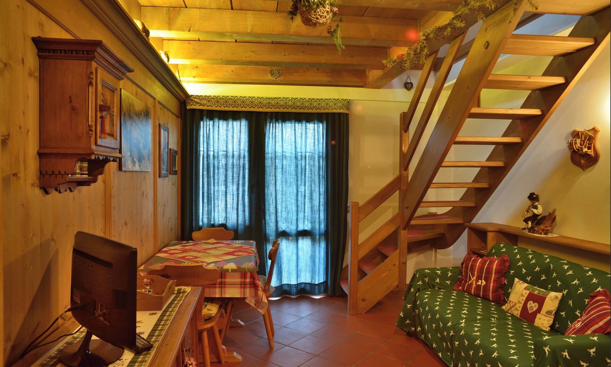 Cortina d'Ampezzo Apartment | Romantic Suite Faloria - sunny, WiFi, balcony, parking space, bus 130mt away