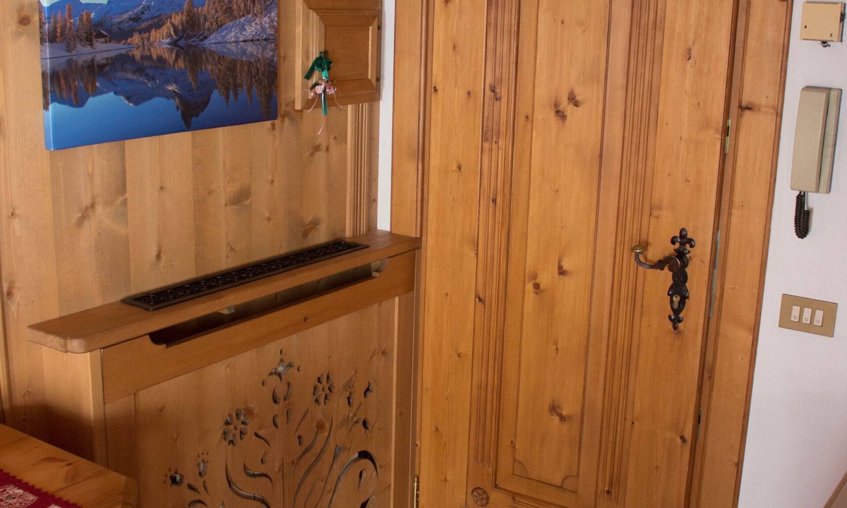 Cortina d'Ampezzo Apartment | Romantic Suite Cristallo - sunny, Wi-Fi, balcony, parking space, bus 130mt away