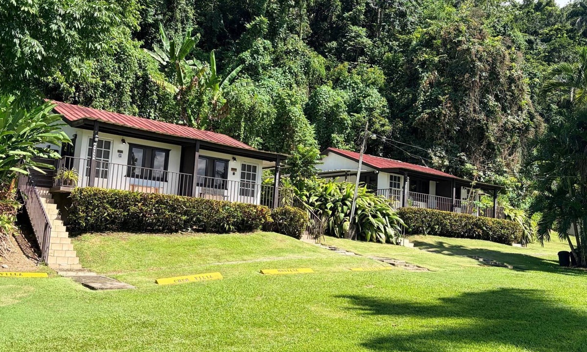 Corozal House | Romantic Tiny Farmhouse Retreat with AC & Pool in Corozal