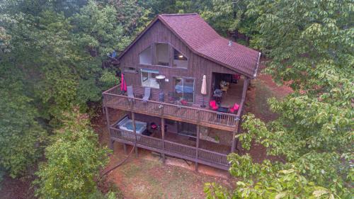 Cleveland House | ROMANTIC TIP TOP hideaway, ONE NIGHT WORLD CUP WATCH PARTY GETAWAY, HELEN WATER TUBING 10 MIN DRIVE, HELEN WATER TUBING 10 MIN DRIVE