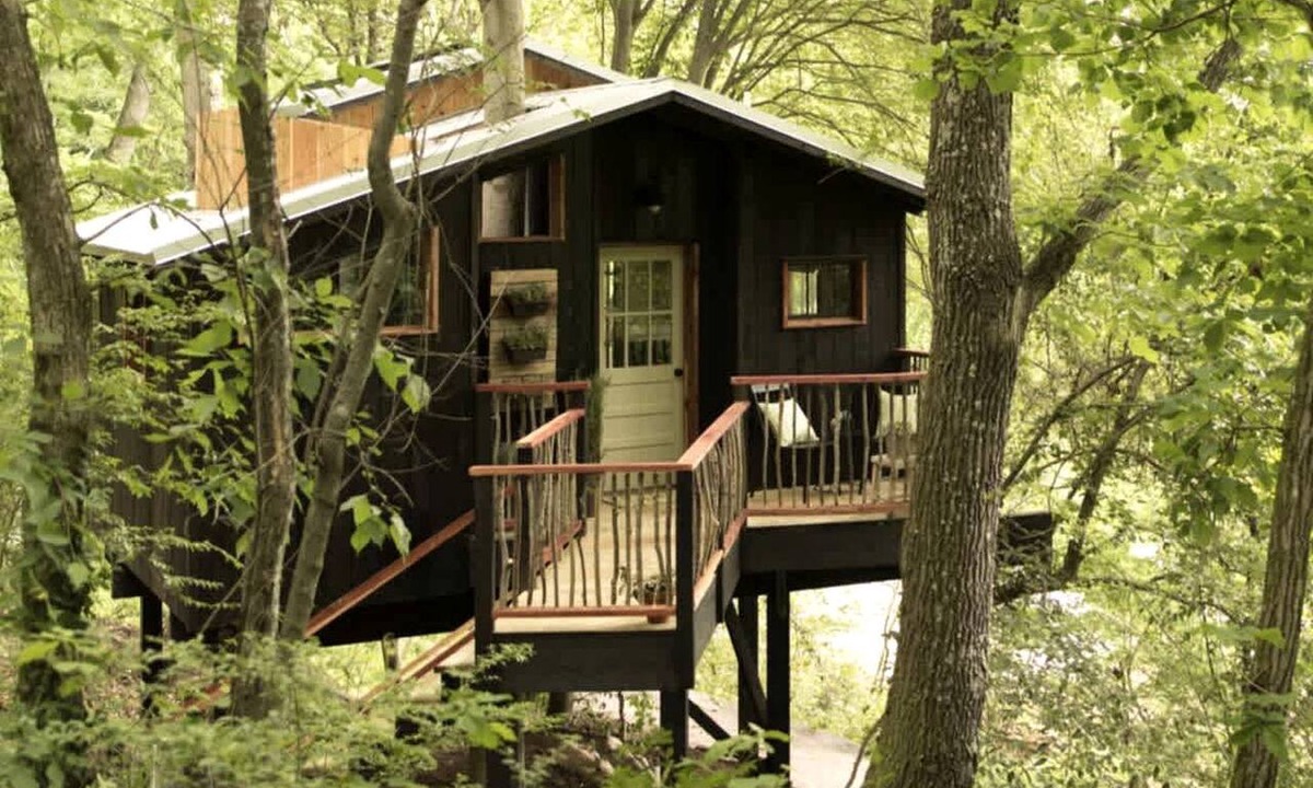 Flintstone House | Romantic Tree House near Chattanooga in the North Georgia Woodlands