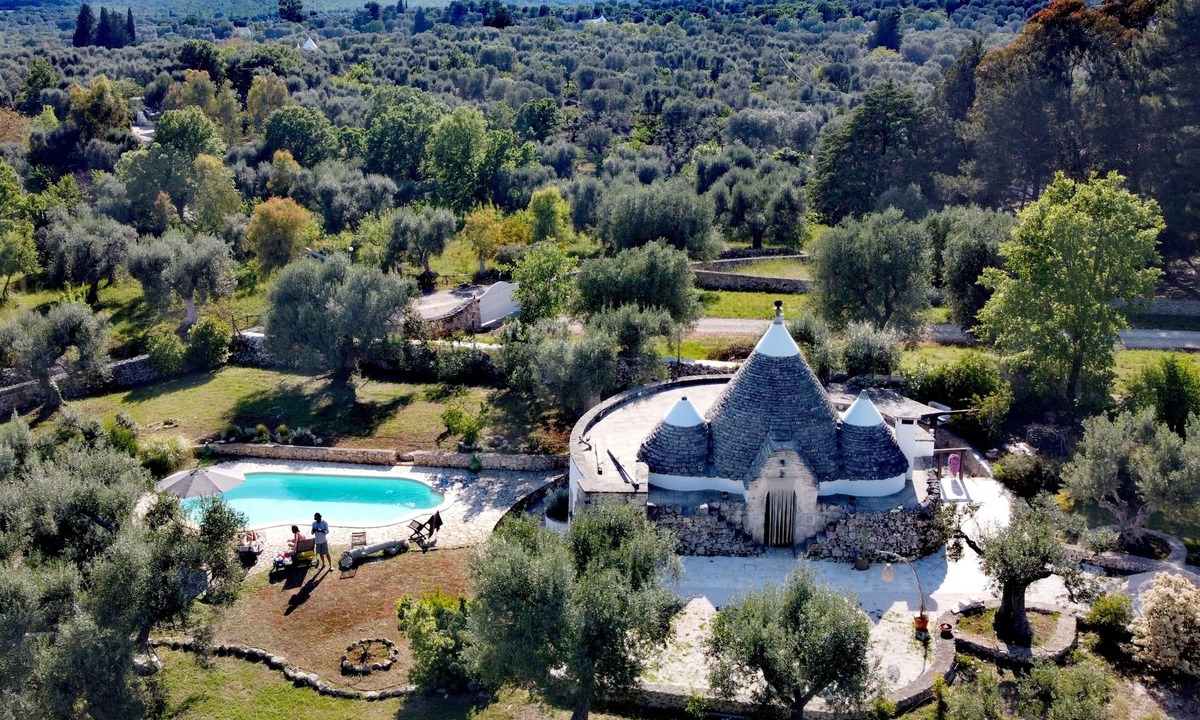 Ceglie Messapica Villa | Romantic trullo with private pool surrounded by nature