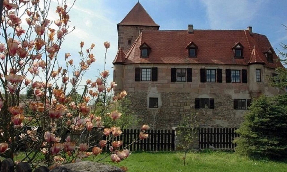 Kornburg Other | Romantic vacation apartment in a historic castle for 2-3 people