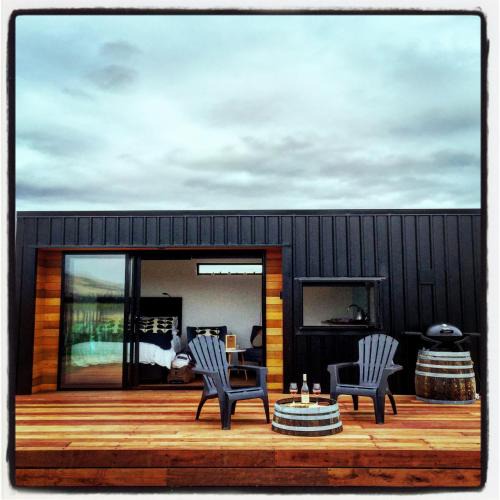 Broomfield House | Romantic vineyard getaway on Wine Estate, with wine tasting, hot tub and amazing views