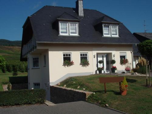 Kinheim Apartment | Romantischer Aufenthalt mit Blick auf den Weinberg