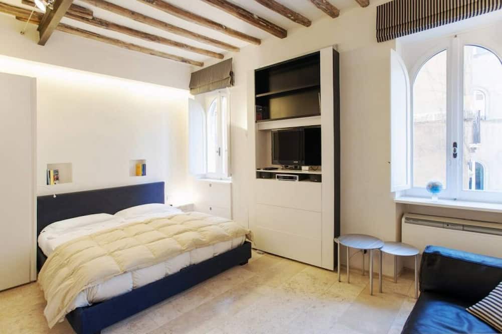 Rione V Ponte Apartment | Rome, historic center, modern studio apartment for 2