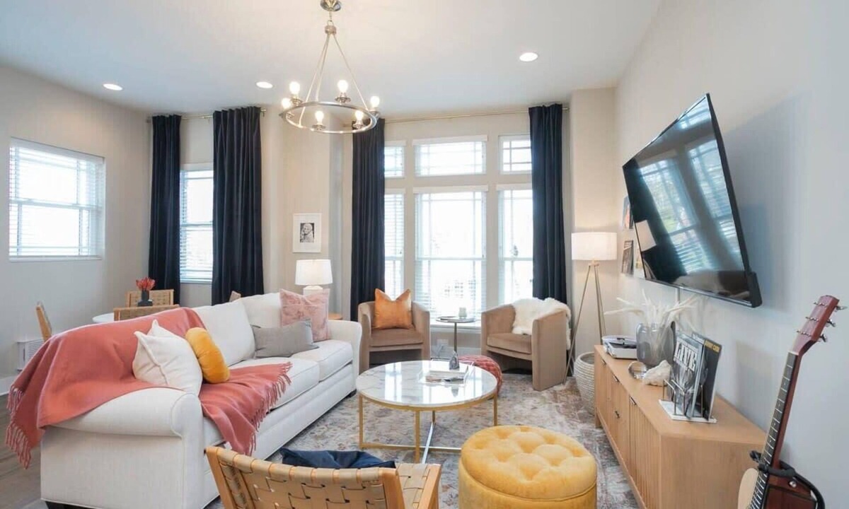 Hadley - Washington House | Rooftop City Views, Garage, Near Broadway